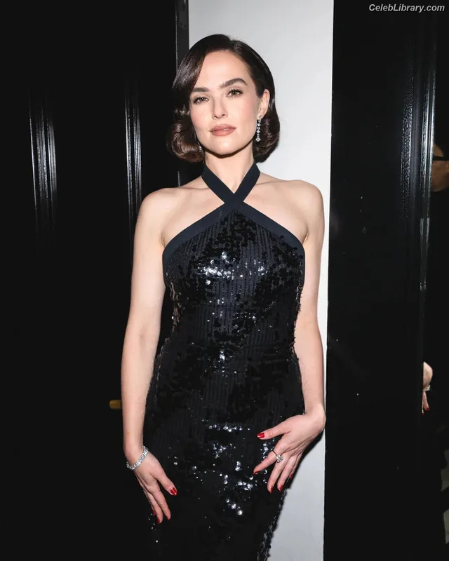 Zoey Deutch photo 12 of 1461