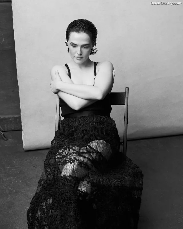 Zoey Deutch photo 14 of 1461