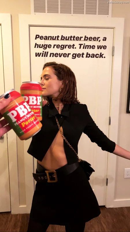 Zoey Deutch photo 1 of 1461