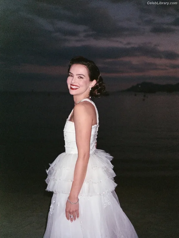 Zoey Deutch photo 2 of 1461