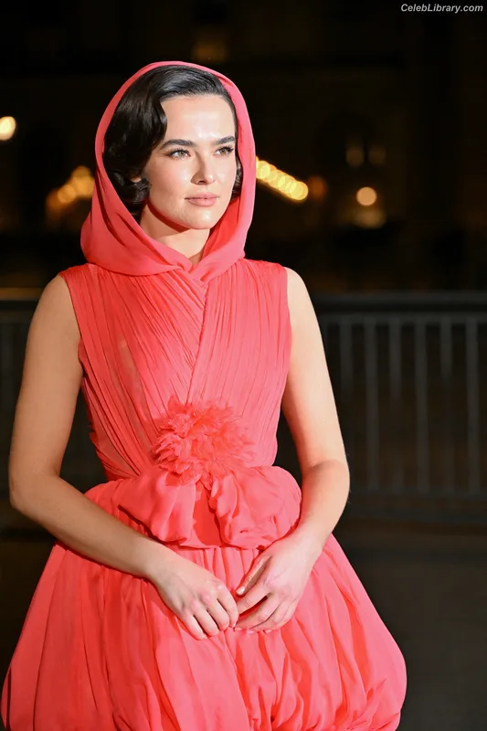 Zoey Deutch photo 4 of 1461