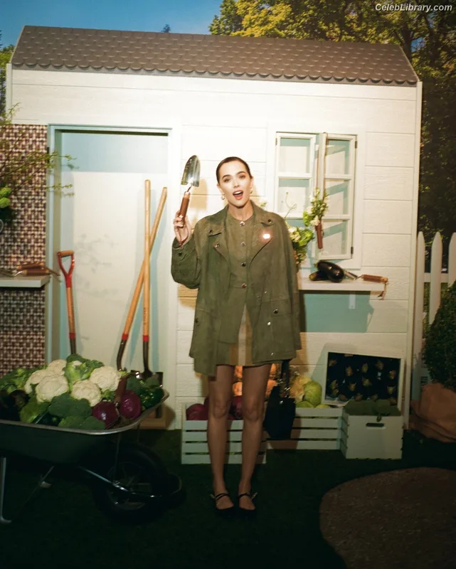 Zoey Deutch photo 9 of 1461