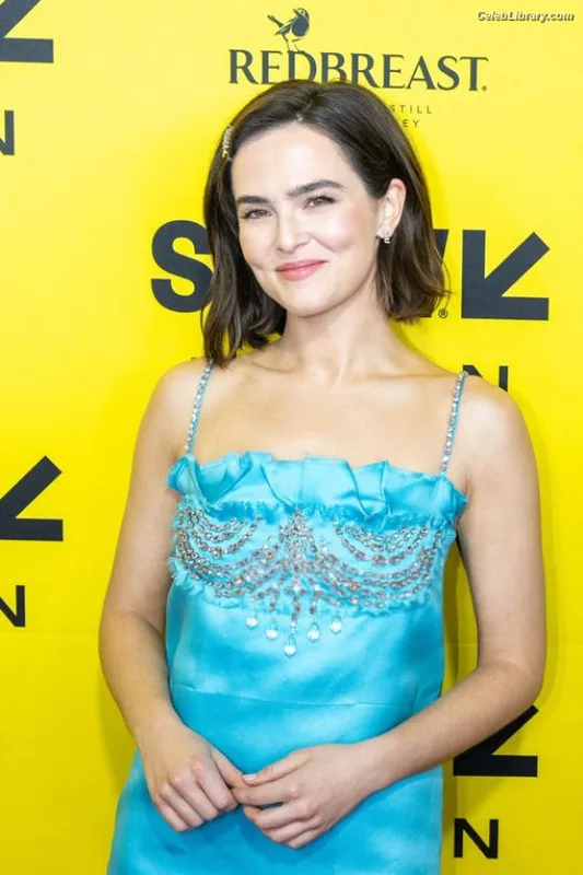 Zoey Deutch photo 10 of 1461