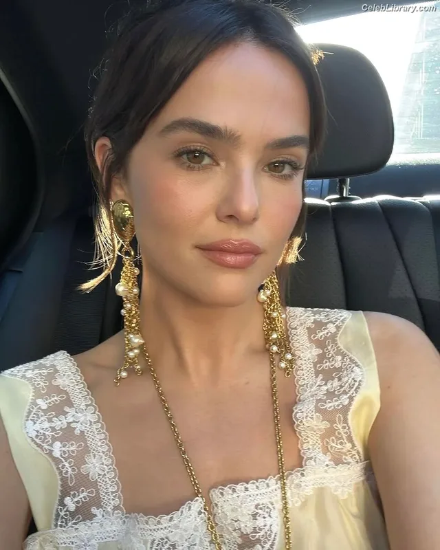 Zoey Deutch photo 11 of 1461
