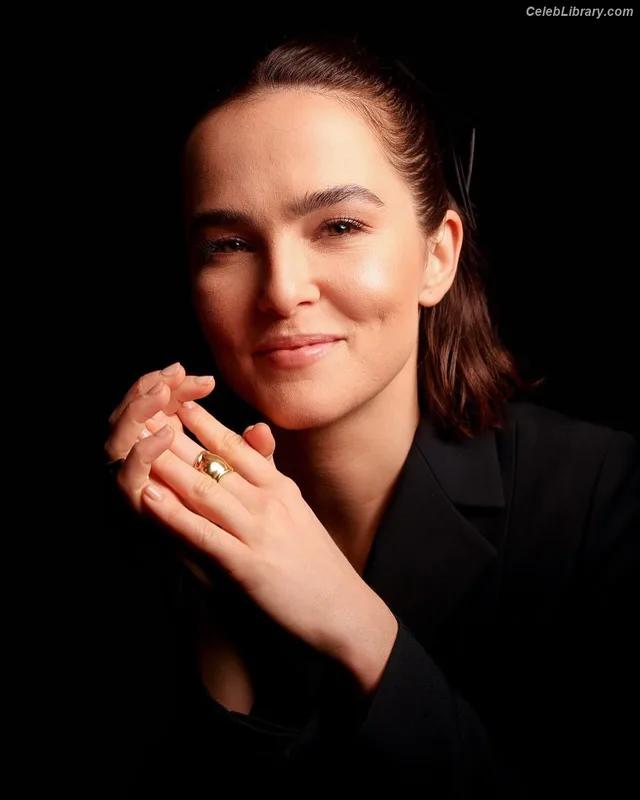 Zoey Deutch photo 12 of 1461