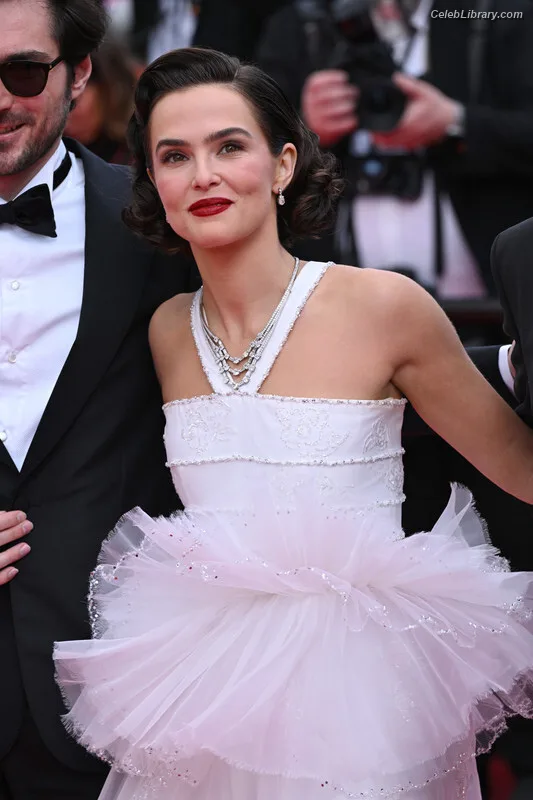 Zoey Deutch photo 1 of 1461