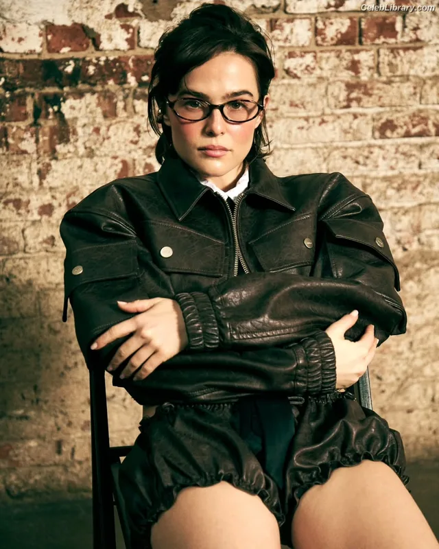 Zoey Deutch photo 3 of 1461