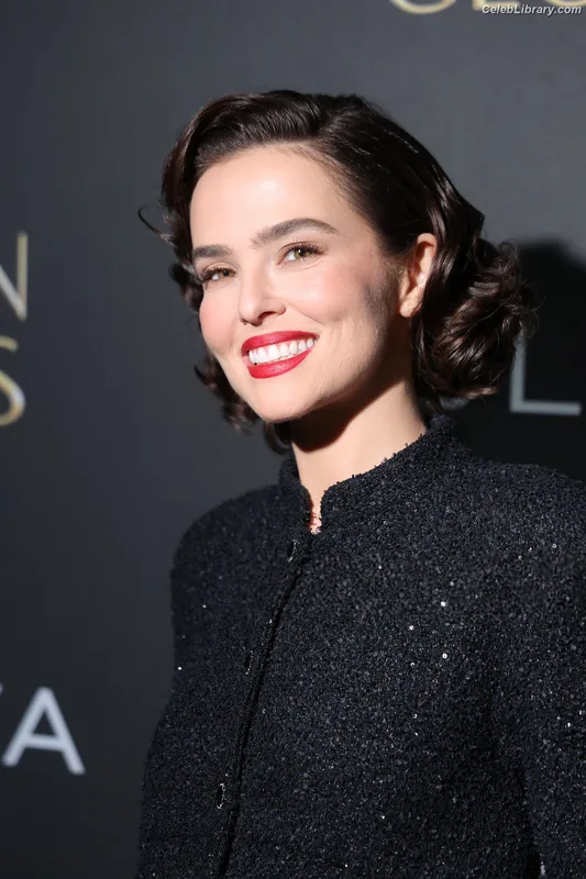 Zoey Deutch photo 23 of 1461