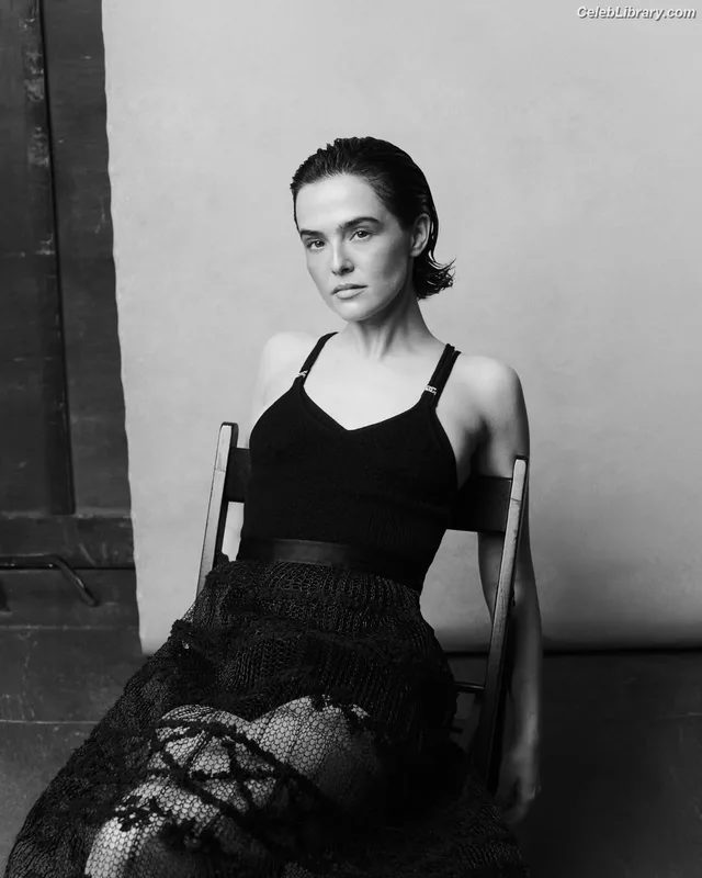 Zoey Deutch photo 24 of 1461