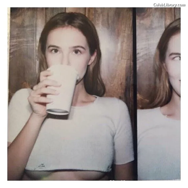 Zoey Deutch photo 9 of 1461