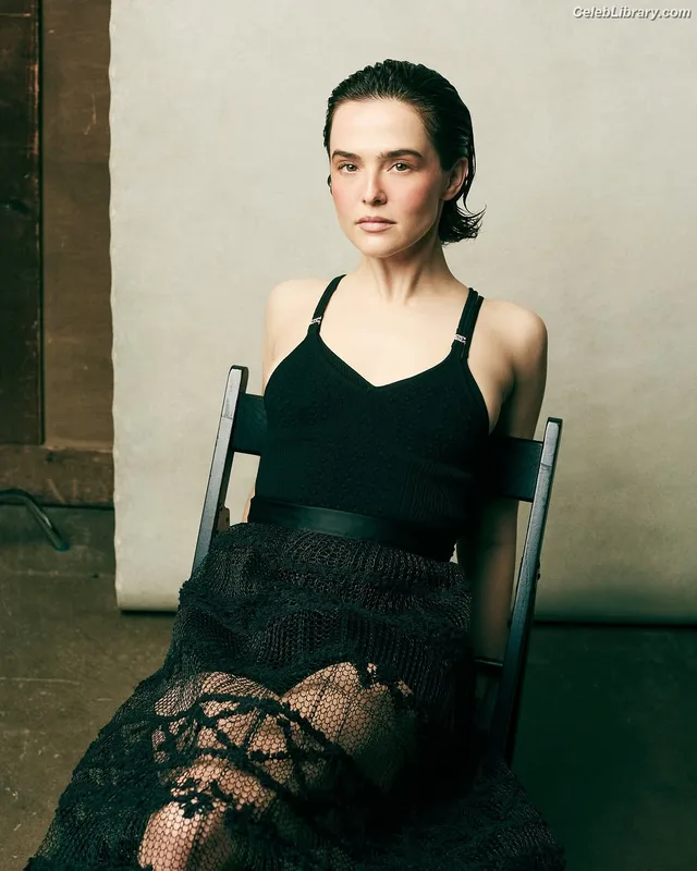 Zoey Deutch photo 14 of 1461