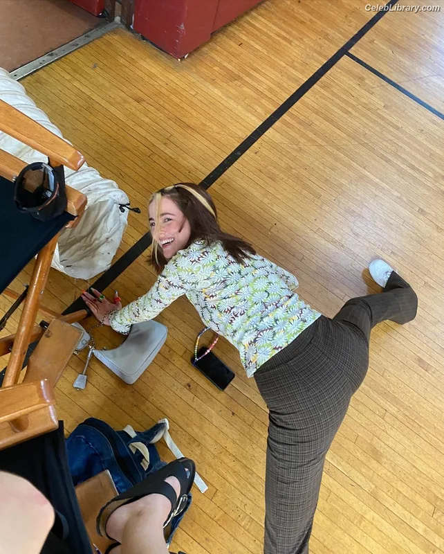 Zoey Deutch photo 18 of 1461