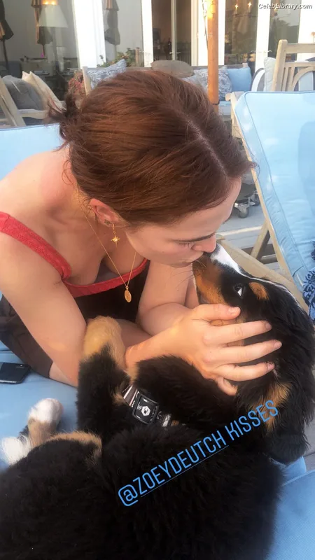 Zoey Deutch photo 3 of 1461