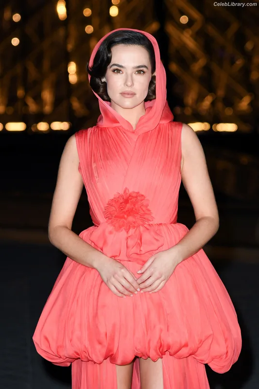 Zoey Deutch photo 4 of 1461