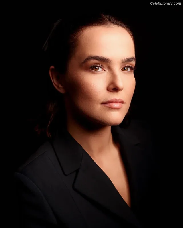 Zoey Deutch photo 7 of 1461