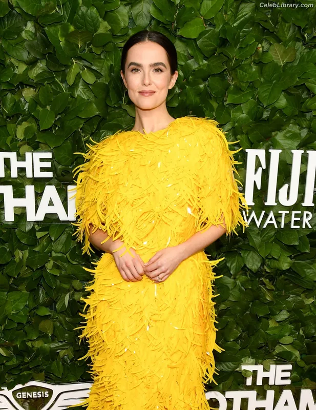 Zoey Deutch photo 13 of 1461