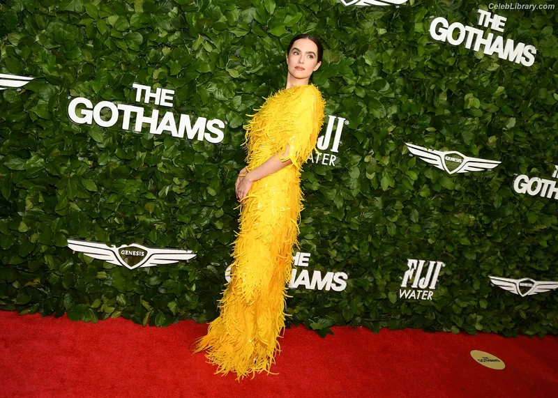 Zoey Deutch photo 15 of 1461