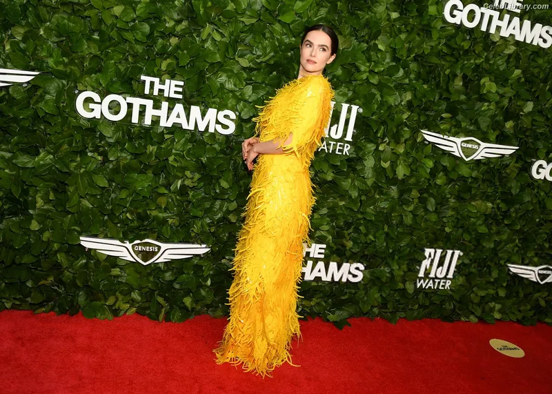 Zoey Deutch photo 16 of 1461