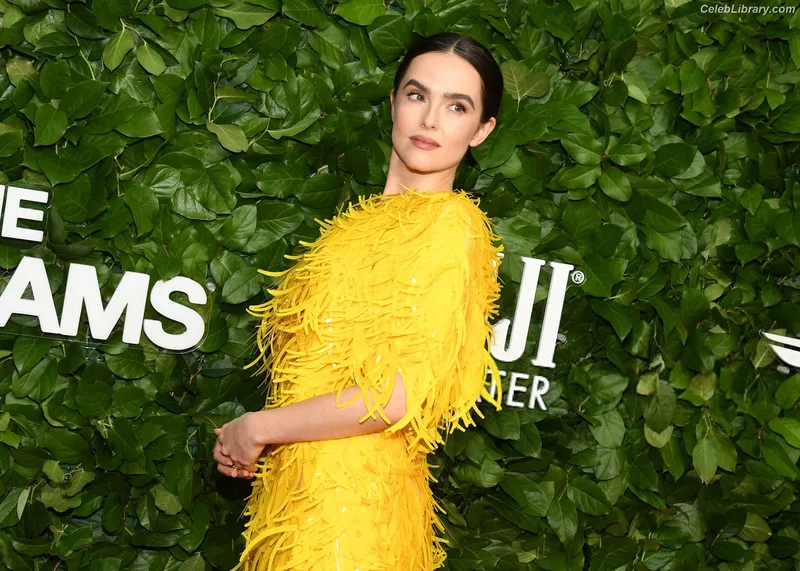Zoey Deutch photo 20 of 1461