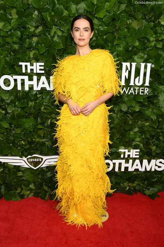 Zoey Deutch photo 21 of 1461