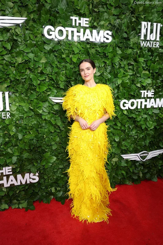 Zoey Deutch photo 2 of 1461