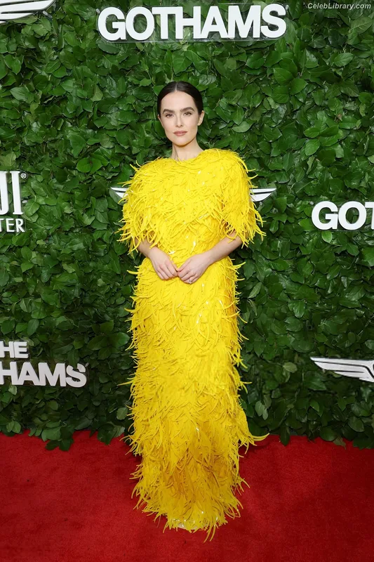 Zoey Deutch photo 5 of 1461