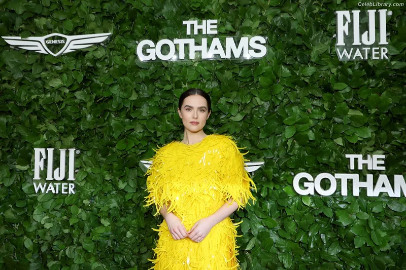 Zoey Deutch photo 7 of 1461
