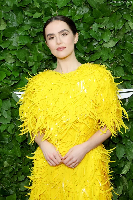 Zoey Deutch photo 8 of 1461