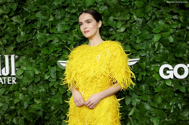Zoey Deutch photo 18 of 1461