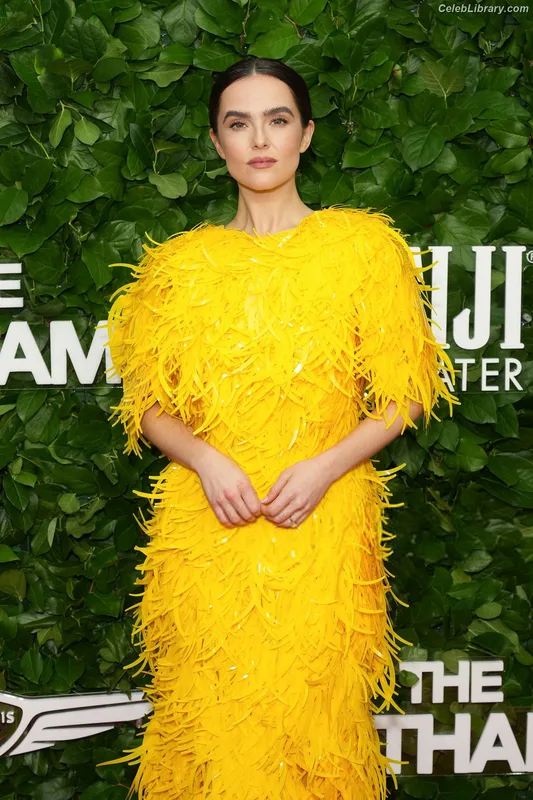 Zoey Deutch photo 23 of 1461