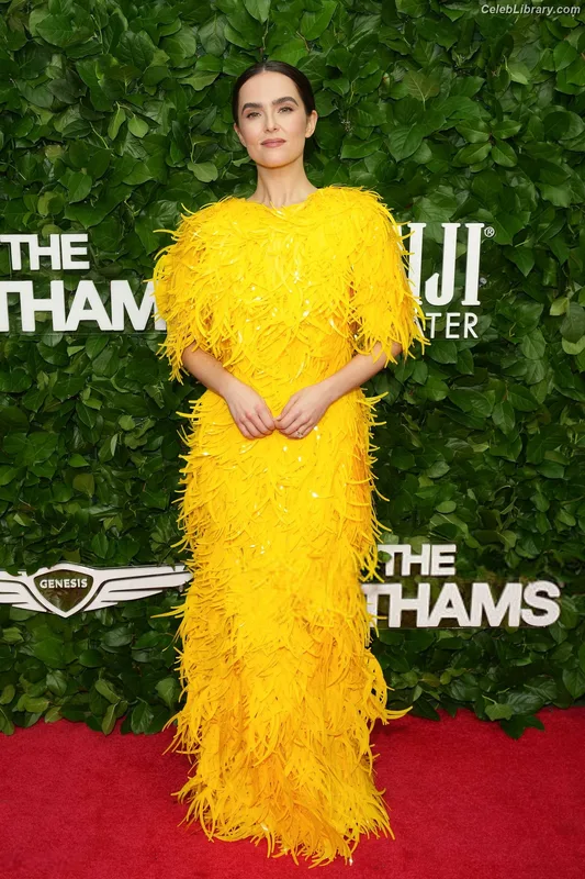 Zoey Deutch photo 24 of 1461