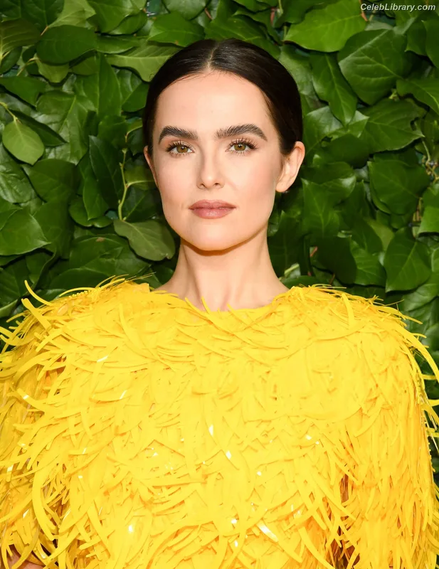 Zoey Deutch photo 1 of 1461