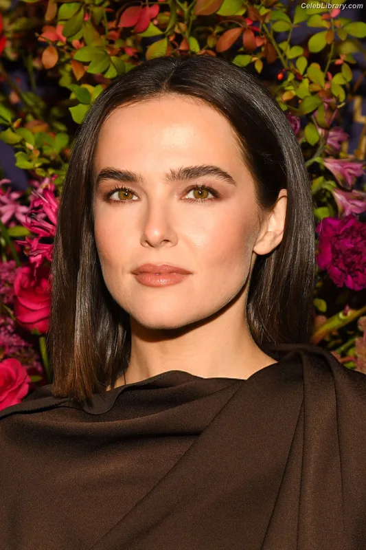 Zoey Deutch photo 18 of 1461