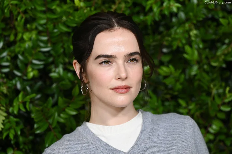 Zoey Deutch photo 20 of 1461