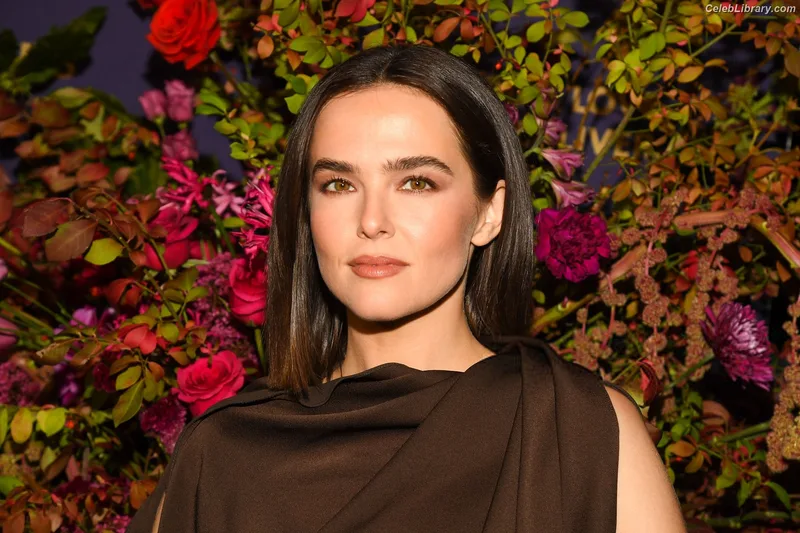Zoey Deutch photo 22 of 1461