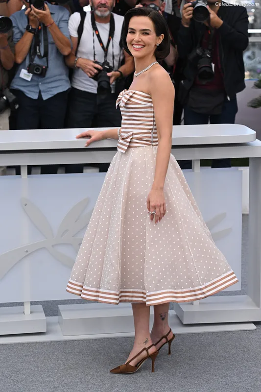 Zoey Deutch photo 24 of 1461