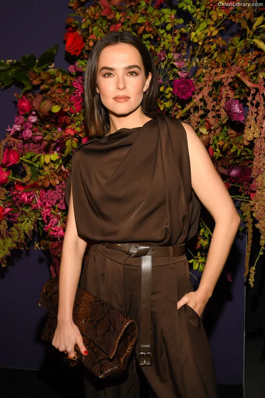 Zoey Deutch photo 3 of 1461