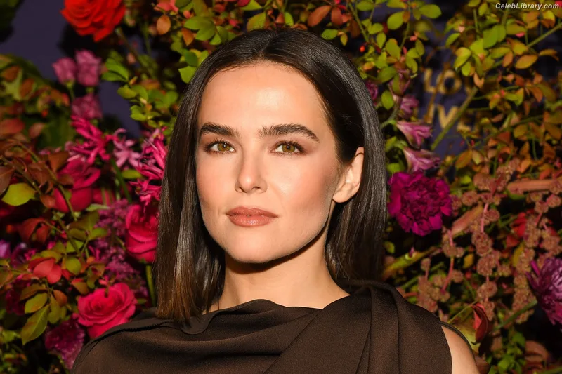 Zoey Deutch photo 6 of 1461