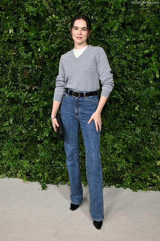 Zoey Deutch photo 9 of 1461