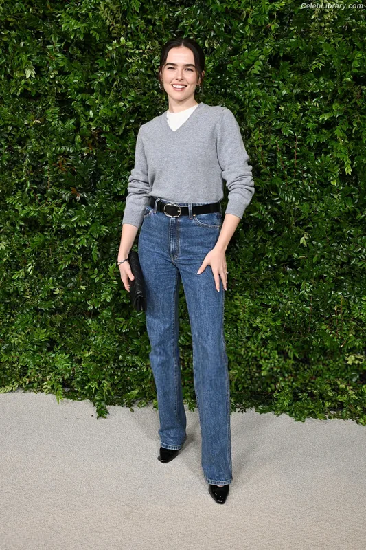 Zoey Deutch photo 12 of 1461