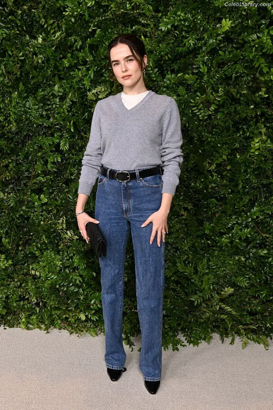 Zoey Deutch photo 23 of 1461