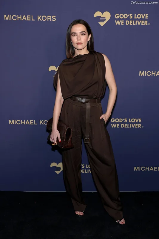 Zoey Deutch photo 24 of 1461