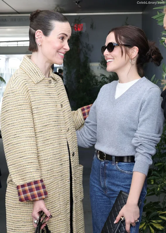 Zoey Deutch photo 1 of 1461