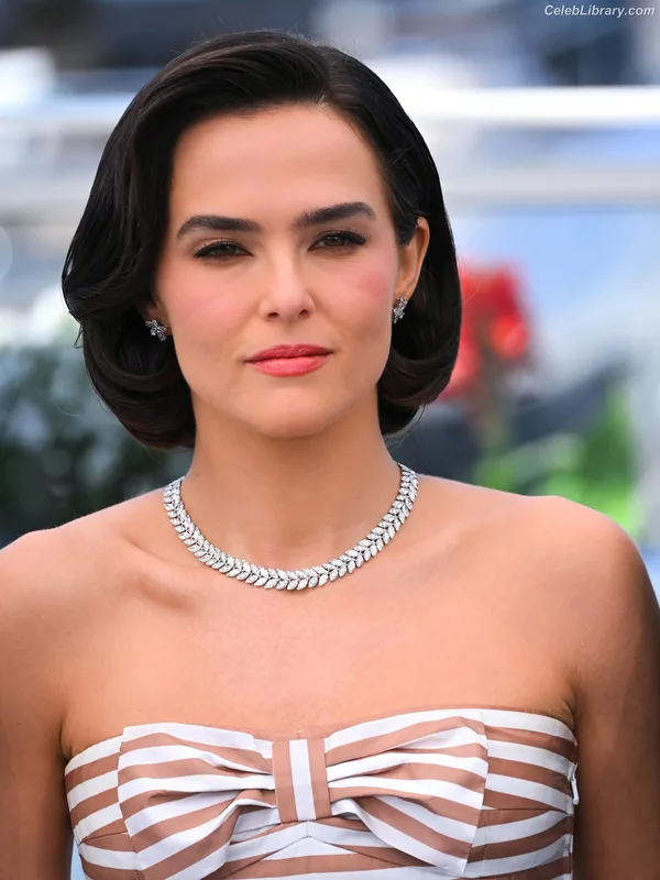 Zoey Deutch photo 16 of 1461