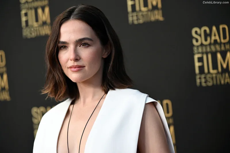Zoey Deutch photo 2 of 1461