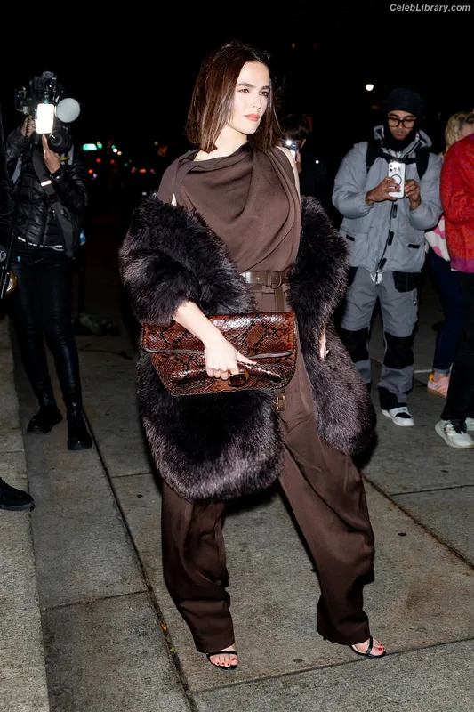 Zoey Deutch photo 21 of 1461