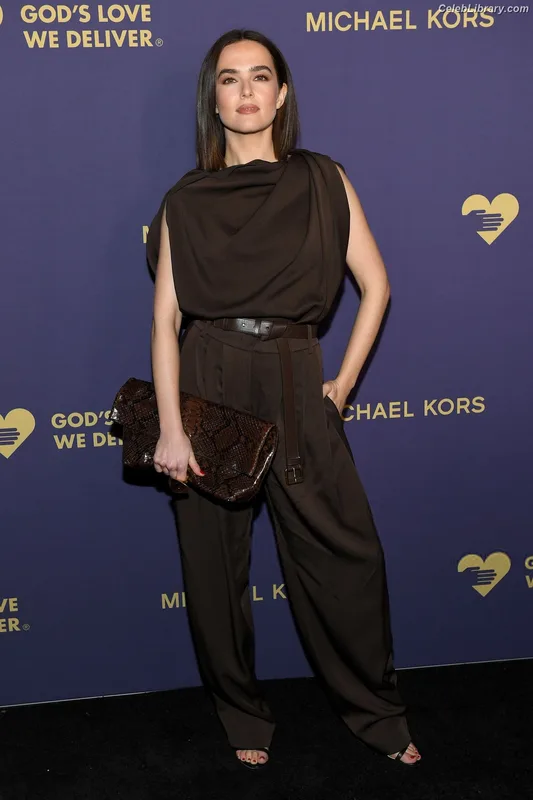 Zoey Deutch photo 20 of 1461