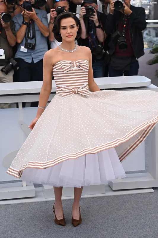 Zoey Deutch photo 10 of 1461