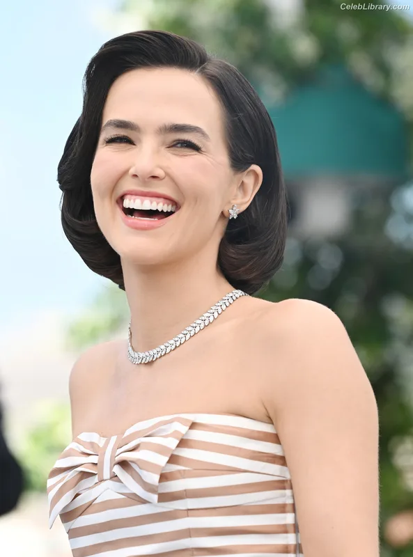 Zoey Deutch photo 19 of 1461