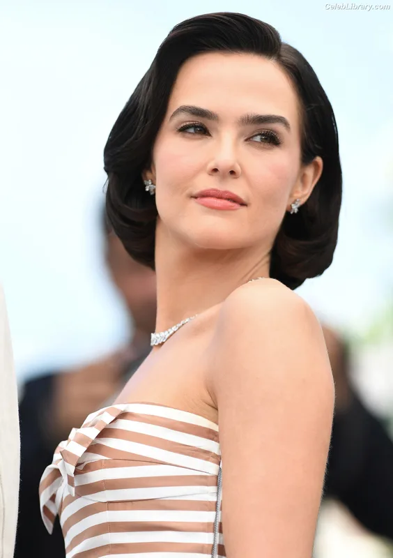 Zoey Deutch photo 20 of 1461